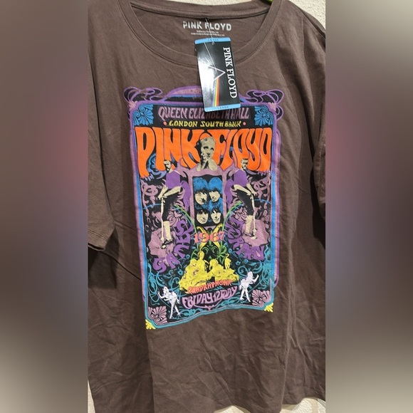 Pink Floyd Tops - Nwt Pink Floyd graphic band tee. Very soft. 100 cotton. Size medium